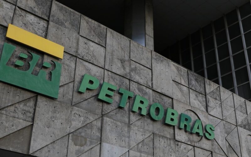 Petrobras anuncia novos poços e retomada de fábricas de fertilizantes