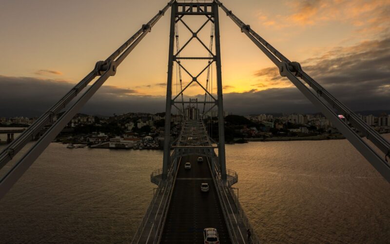 Ponte Hercílio Luz será interditada para manutenção nesta segunda-feira