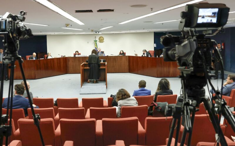 Por unanimidade, STF torna mais sete réus por trama golpista