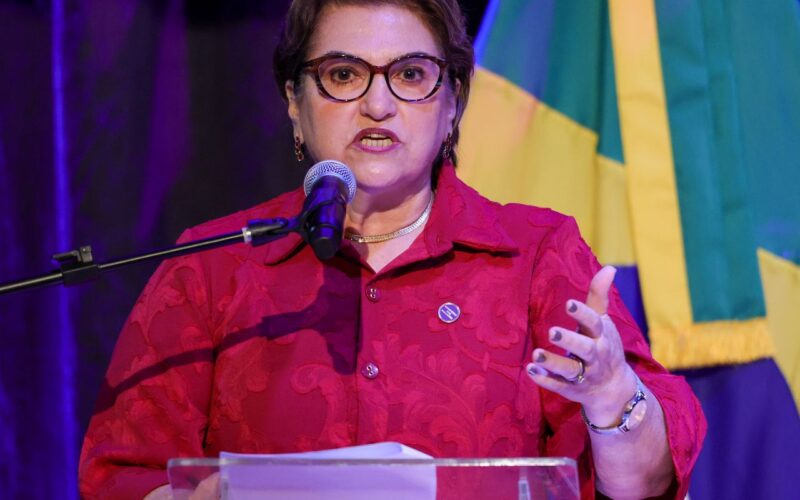 Posse da ministra das Mulheres vira ato de apoio à Marina Silva