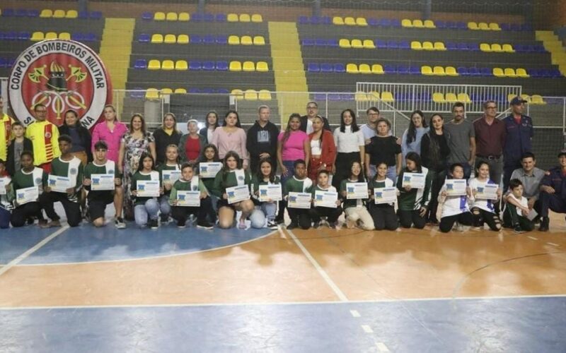 Programa Guarda-Vidas Mirim forma primeira turma em Barra Velha
