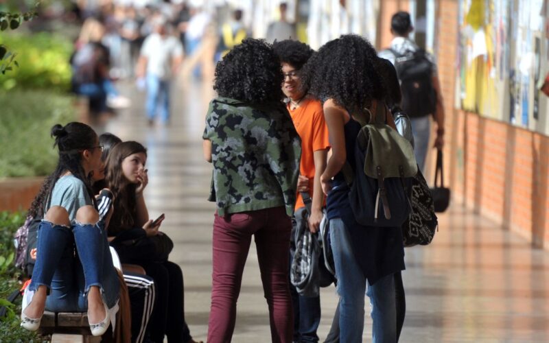 Programa que oferta bolsas de estudo a negros tem inscrição prorrogada