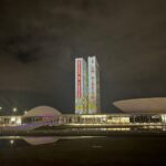 Projeção de frases e imagens na fachada do Congresso põe em foco a luta antimanicomial - Notícias