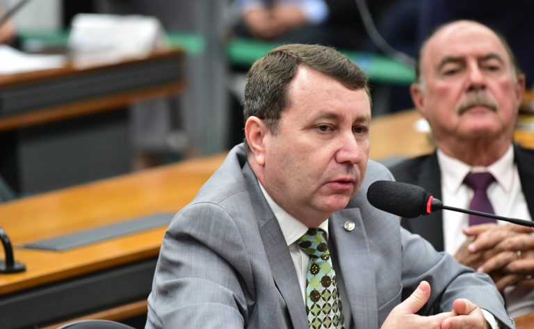 Projeto aprovado em comissão libera igrejas e partidos de regras de tratamento de dados pessoais da LGPD - Notícias