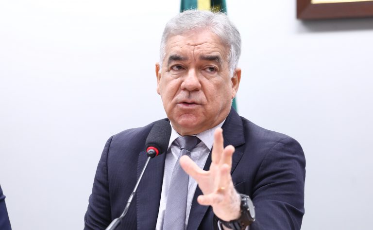 Projeto concede isenção de imposto para mães de múltiplos comprar carro de sete lugares - Notícias