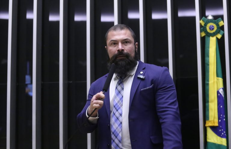 Projeto criminaliza ataques contra religiosos nas redes sociais - Notícias
