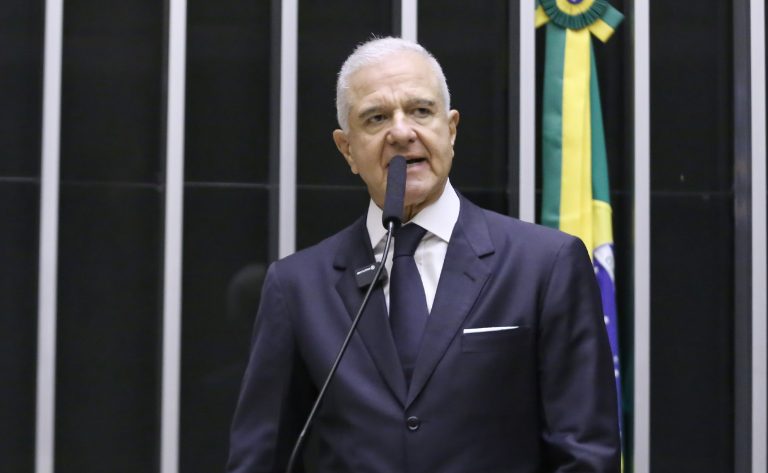 Projeto exige autorização para o exercício da atividade de formulação de combustíveis - Notícias