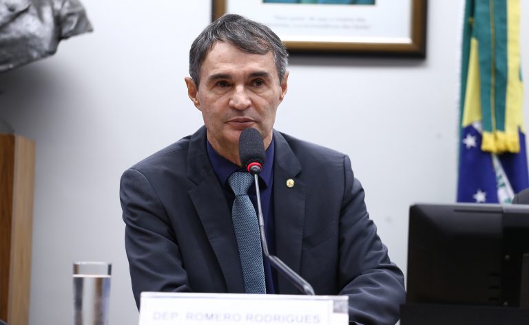 Projeto obriga operadoras de planos de saúde a disponibilizarem os contratos em plataformas e aplicativos - Notícias