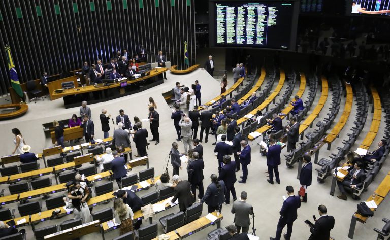 Proposta permite aumentar total de deputados e impede perda de vagas na Câmara - Notícias