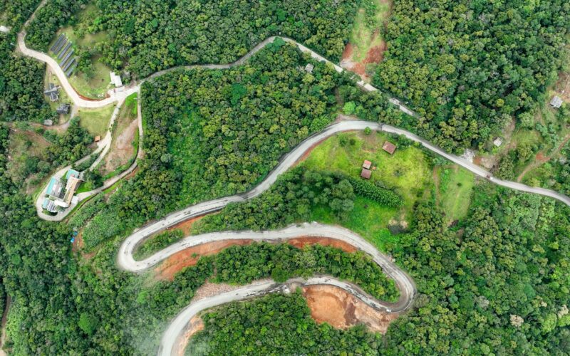 SC-290 entre Praia Grande e a Serra do Faxinal ganha pista de concreto