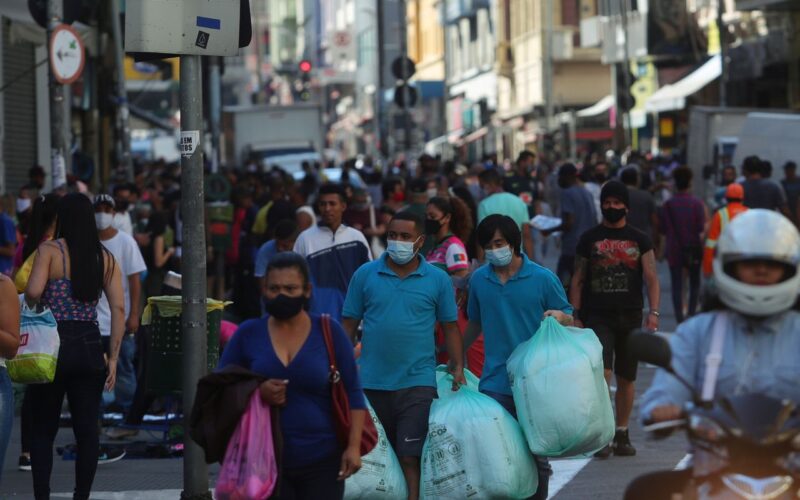 SP: comércio deve faturar 5,4% no Dia das Mães em 2025, diz Fecomércio