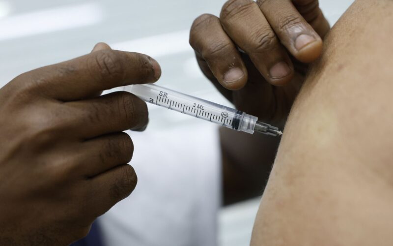Saúde realiza Dia D de vacinação contra a gripe neste sábado
