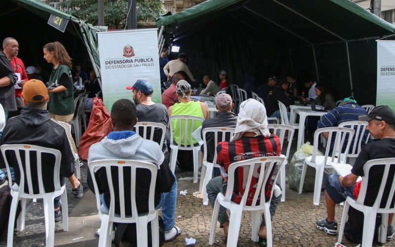 Semana do Registro Civil atende população em situação de rua em SP