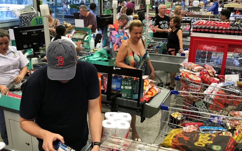 Supermercados defendem contrato de trabalho por hora