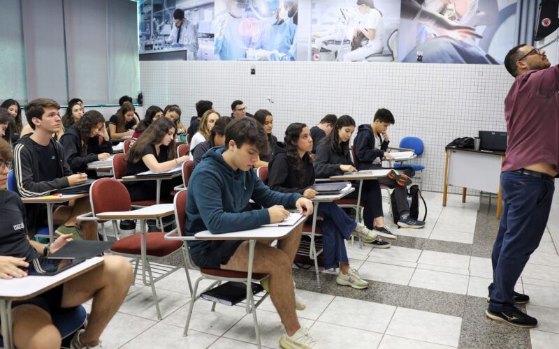 Termina hoje prazo para cursinhos populares enviarem propostas ao MEC