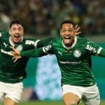 Vitor Roque marca nos acréscimos para levar Palmeiras à liderança