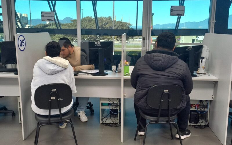 Ação em alusão ao Mês do Migrante e do Refugiado, Santa Catarina encaminha imigrantes para o mercado de trabalho