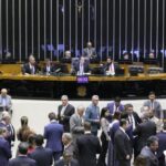 Aprovado texto-base de projeto que aumenta pena para porte de arma de fogo de uso proibido; acompanhe - Notícias