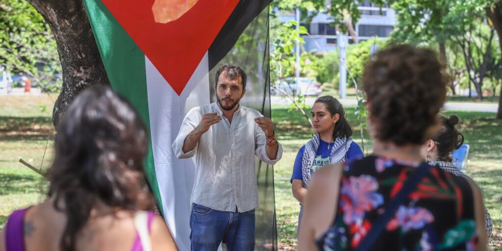 Ativista Thiago Ávila está a caminho do Brasil, diz Freedom Flotilla