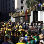 Ato em SP reúne apoiadores de Bolsonaro contra julgamento no STF
