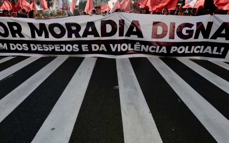 Ato protesta contra remoções e pelo direito à moradia em São Paulo