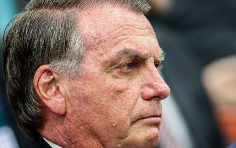Bolsonaro nega à PF contato com governo Trump para buscar sanções
