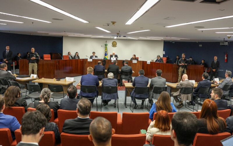 Bolsonaro nega que Marinha tenha colocado tropas à disposição do golpe