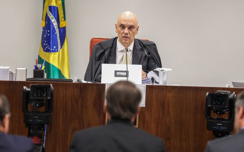 Bolsonaro nega ter recebido voz de prisão de ex-comandante do Exército