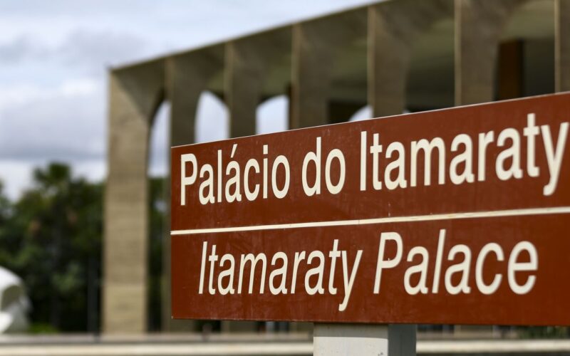Brasil condena ataques de Israel e dos EUA a instalações no Irã