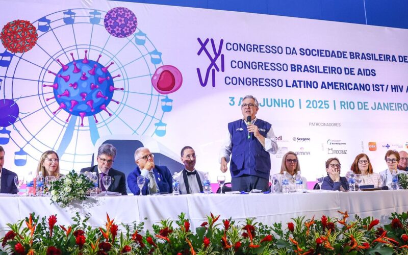 Brasil reduz transmissão do HIV vertical e pede certificado da Opas