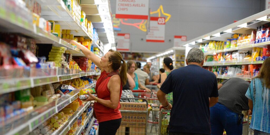 Brasil tem saldo positivo de 148,9 mil empregos com carteira assinada