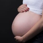 Brasileiras estão tendo menos filhos e adiam maternidade, diz Censo