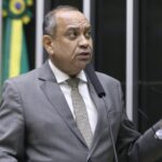 Câmara aprova projeto que aumenta pena para porte de arma de uso proibido