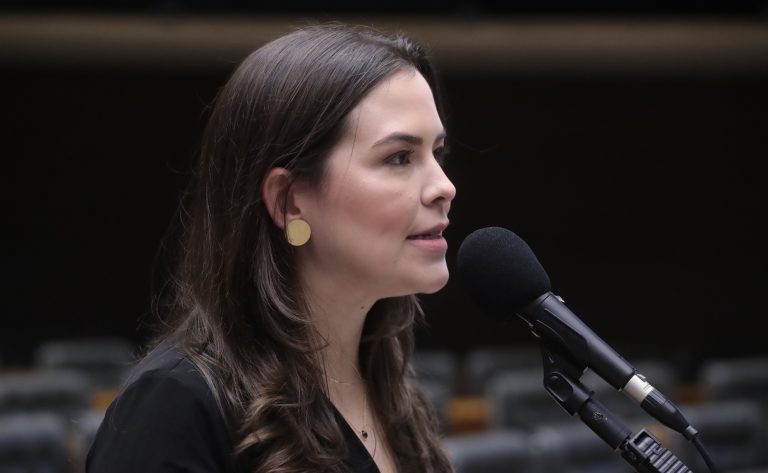 Câmara aprova projeto que denomina Sala Miguel Arraes a sala de reunião do Colégio de Líderes - Notícias