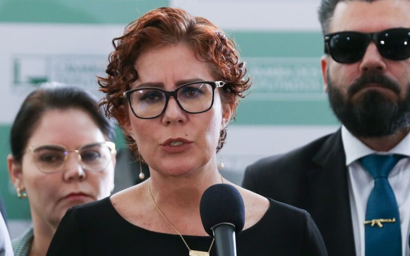 Câmara autoriza licença de 127 dias à deputada Carla Zambelli