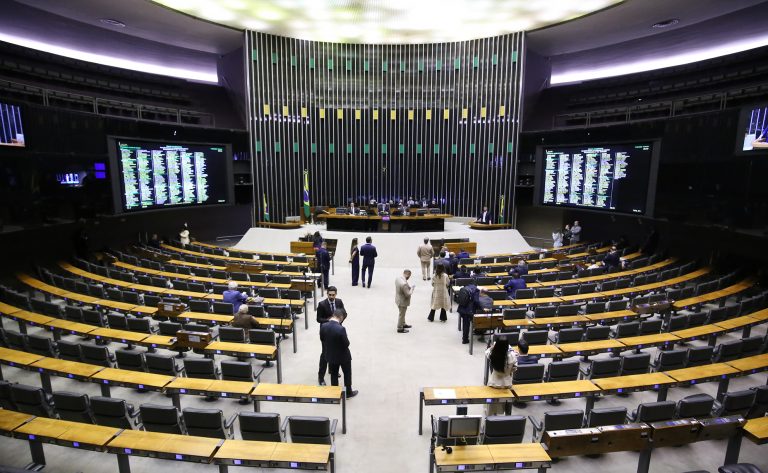 Câmara pode votar na terça-feira MP que libera R$ 520 milhões para ações emergenciais de defesa civil - Notícias