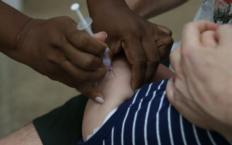 Casos de síndrome respiratória em idosos e crianças continuam em alta