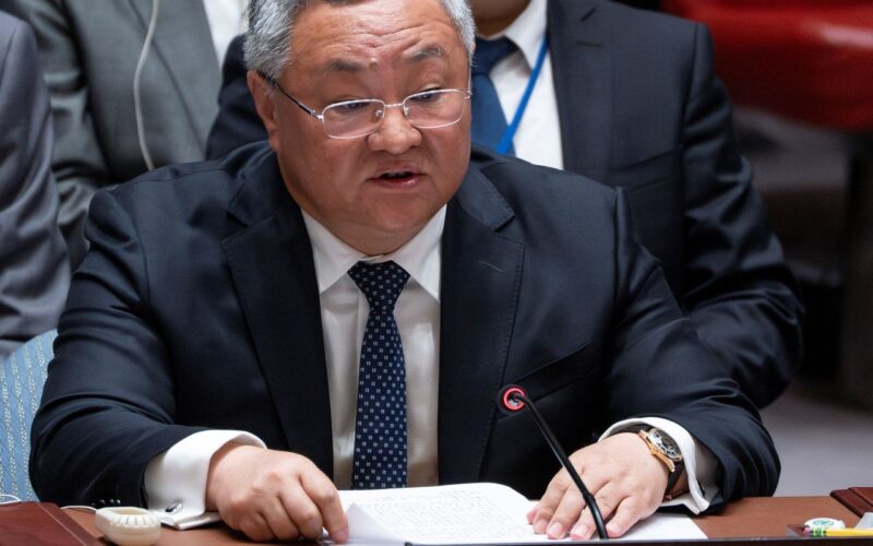 China pede cessar-fogo imediato no Irã e fim do uso da força