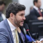 Comissão aprova dispensa de frequência escolar mínima para beneficiários do Pé-de-Meia em área de calamidade – Notícias