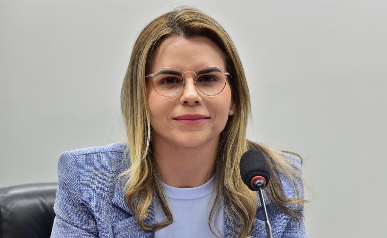 Comissão aprova inclusão de QR code em carteira de identificação de pessoa com autismo - Notícias