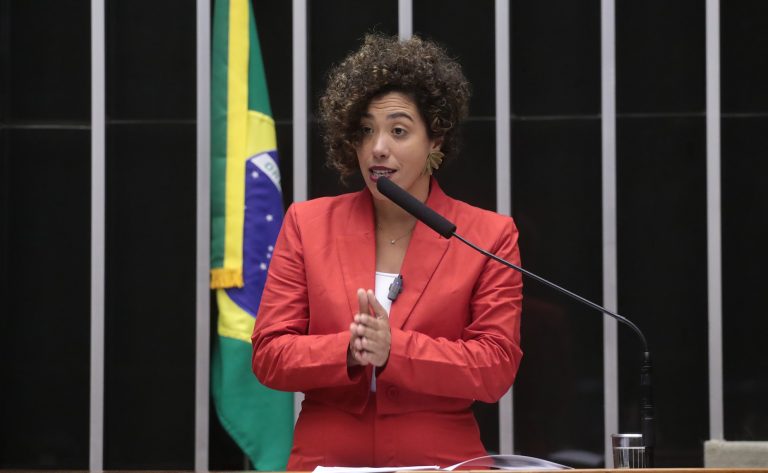 Comissão aprova licença-maternidade de 180 dias para detentoras de mandato eletivo - Notícias