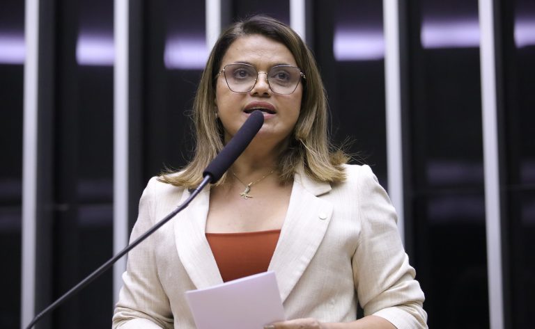 Comissão aprova meia-entrada para mulheres em jogos de futebol - Notícias