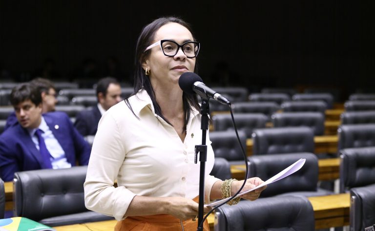 Comissão aprova obrigatoriedade de bares e casas noturnas prestarem auxílio a mulheres em situação de risco - Notícias
