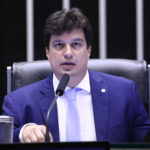 Comissão aprova piso salarial de médicos e cirurgiões dentistas em R$ 10,9 mil
