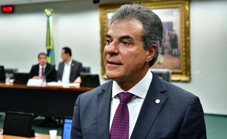 Comissão aprova projeto para evitar exclusão de pequenas empresas do Simples por dívida - Notícias