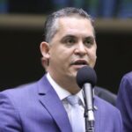 Comissão aprova projeto que define como infração grave atirar objetos para fora do veículo – Notícias