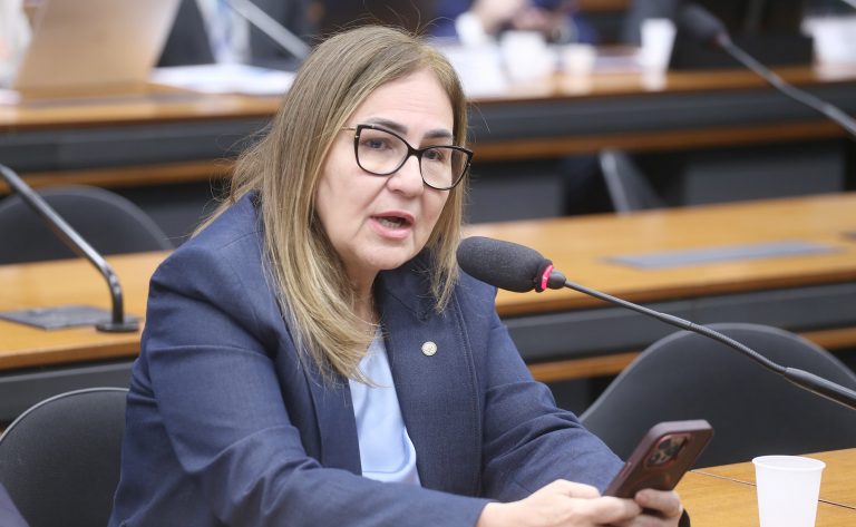 Comissão aprova projeto que inclui supervisores das secretarias de Educação em regras de aposentadoria especial - Notícias