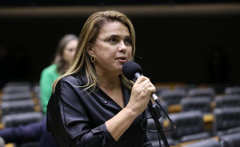 Comissão aprova projeto que prevê apoio a apresentações artísticas nos transportes públicos - Notícias