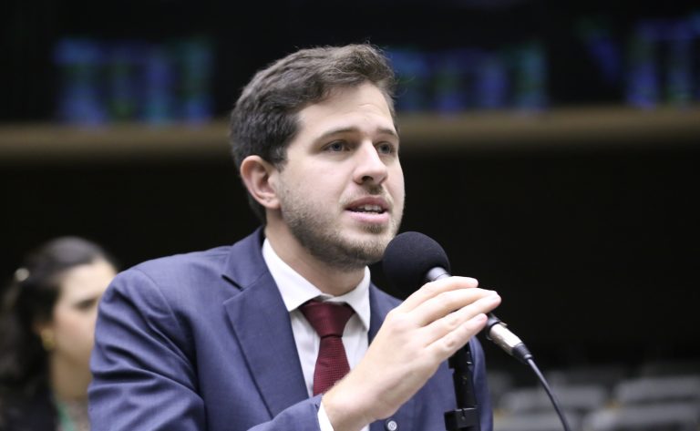 Comissão aprova reserva de 10% a 15% dos fundos eleitoral e partidário a candidaturas de pessoas com deficiência - Notícias