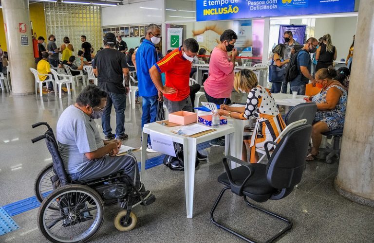 Comissão avalia ações do governo para pessoas com deficiência - Notícias